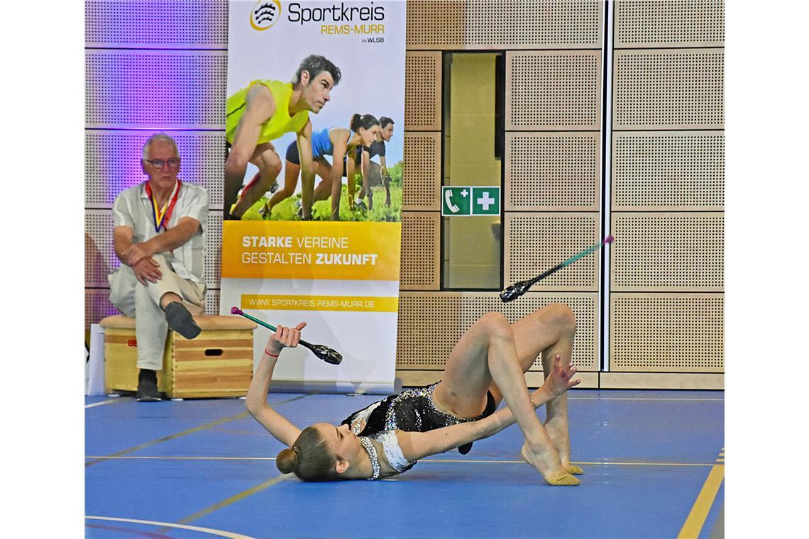 Das Jugendteam vom Olympiastützpunkt der Rhythmischen Sportgymnasik in Schmiden ...