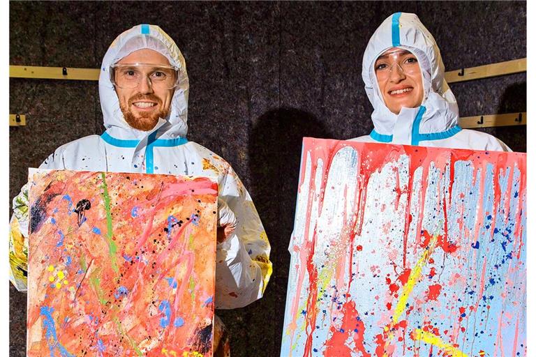 Das junge Paar Julian und Kim zeigt seine  Werke.