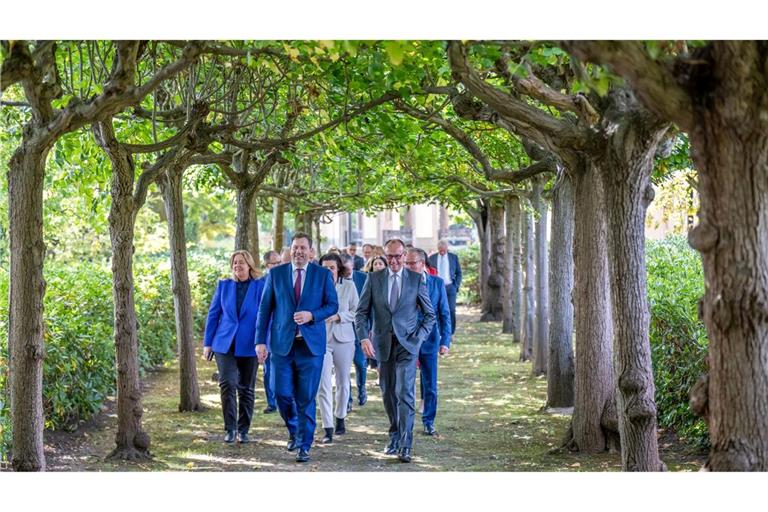 Das Kabinett will die Stimmung in Deutschland drehen.