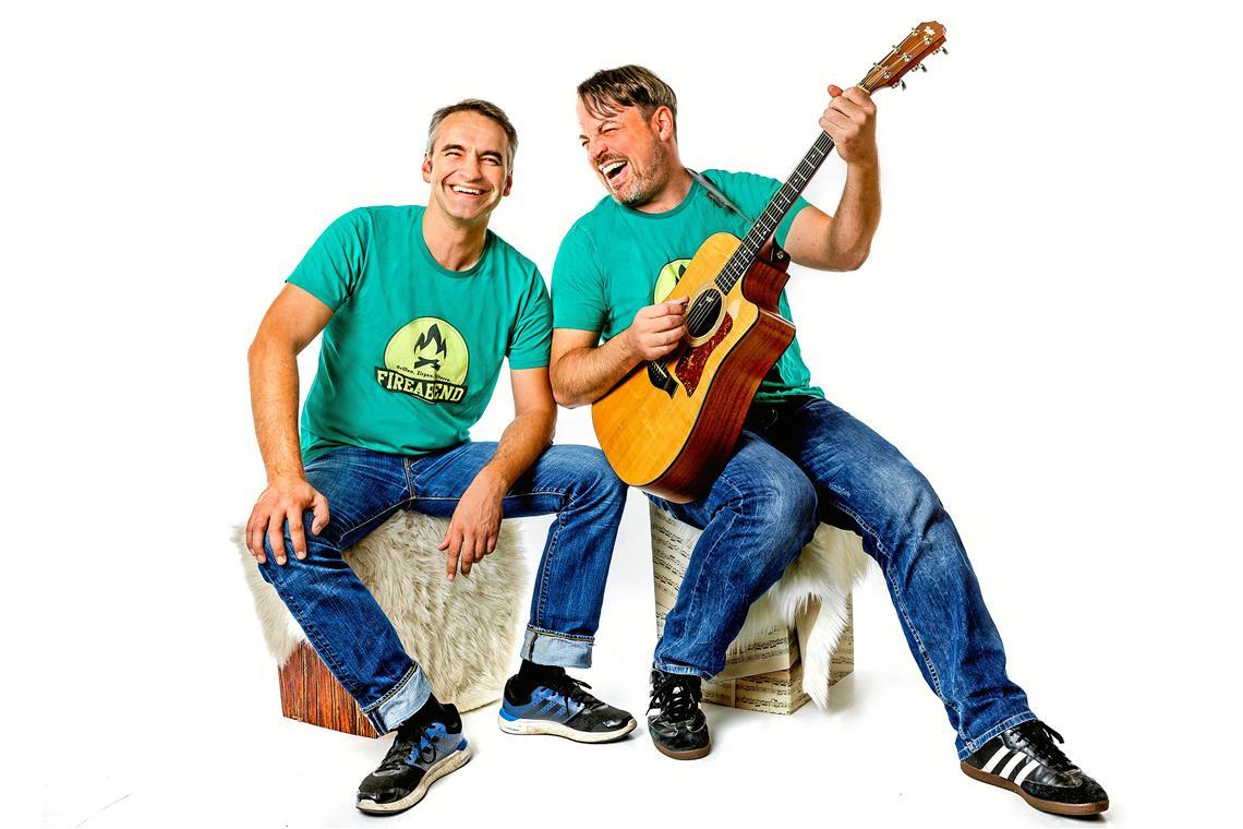 Das Kabirinett mit Thomas Weber und James Geier gastiert am Freitag, 16. Oktober, mit dem Programm „Fireabend“ in der Schwalbenflughalle in Grab. Foto: Fotostudio Bastgen