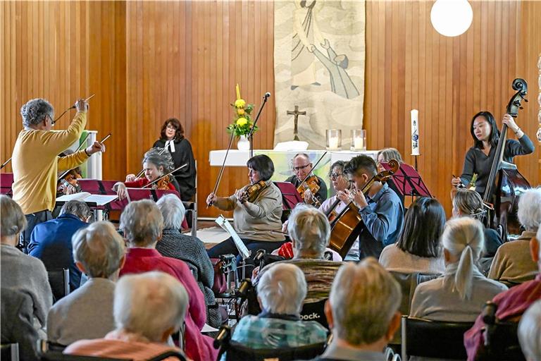 Das Kammerorchester Arcata Stuttgart spielt ansonsten weltweit in klassischen Konzertsälen, zuletzt aber im Staigacker. Foto: Tobias Sellmaier