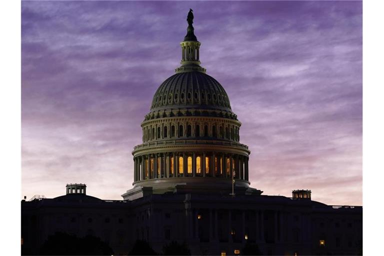 Das Kapitol im Morgengrauen in Washington. Foto: J. Scott Applewhite/AP/dpa