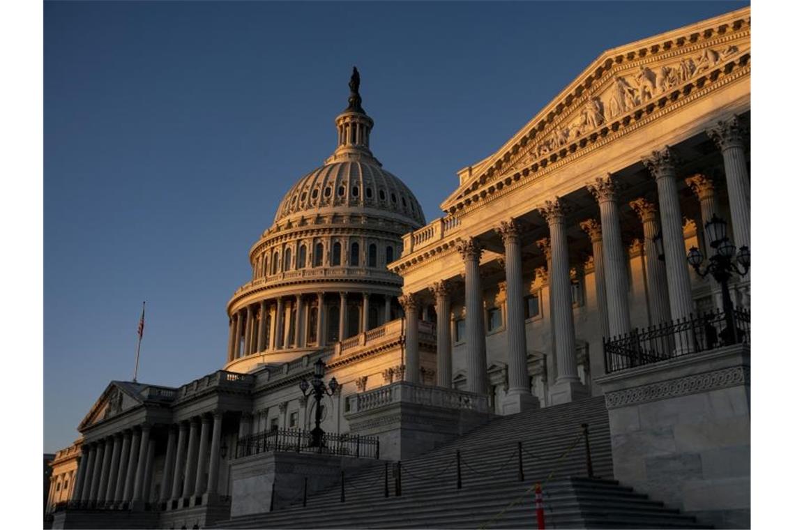 Das Kapitol in Washington im Licht der aufgehenden Sonne. Foto: J. Scott Applewhite/AP/dpa