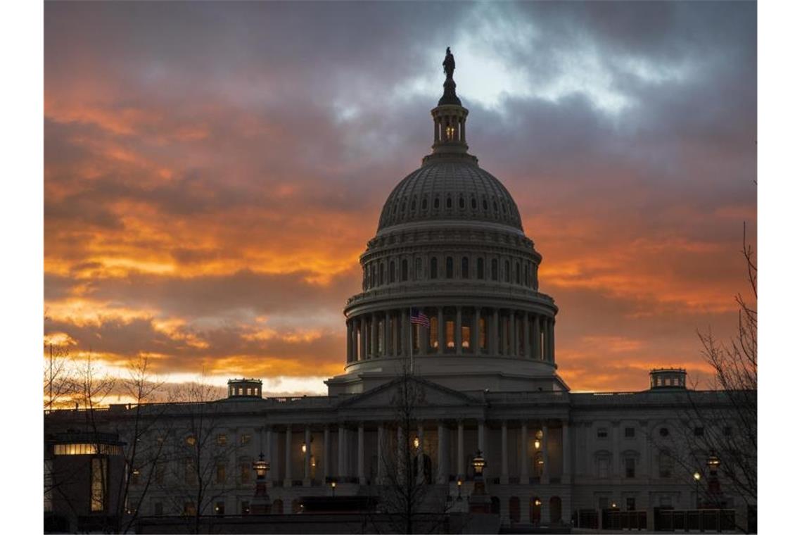 Das Kapitol, nachdem sich der US-Senat auf keinen Vorschlag für ein Ende des seit mehr als einen Monat andauernden Haushaltsstreits hat einigen können. Foto: J. Scott Applewhite/AP