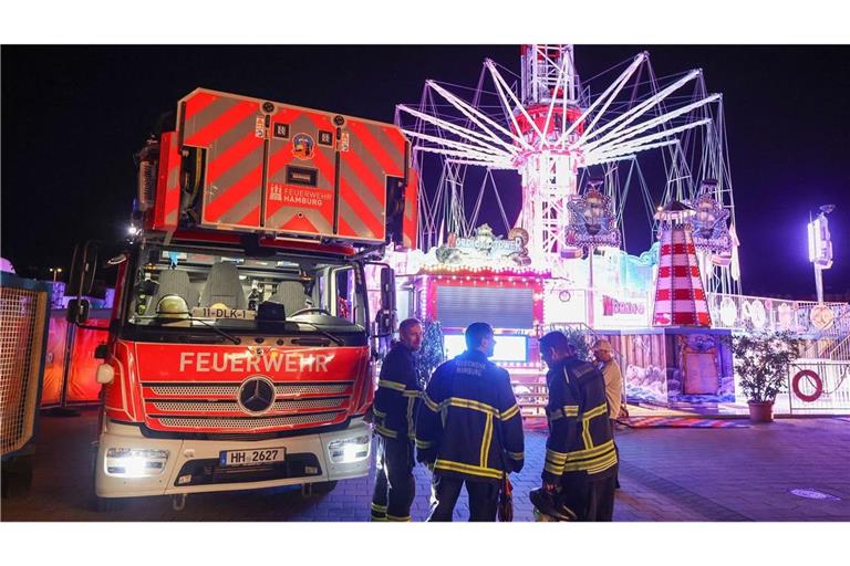 Das Kettenkarussell konnte ohne Eingreifen der Einsatzkräfte wieder auf den Boden zurückkehren.