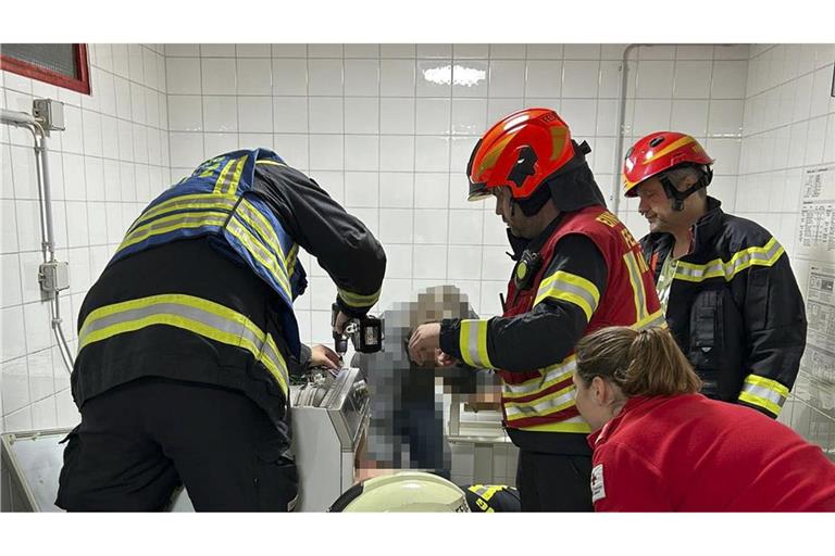 Das Kind wurde mit Hilfe einer hydraulischen Schere befreit.