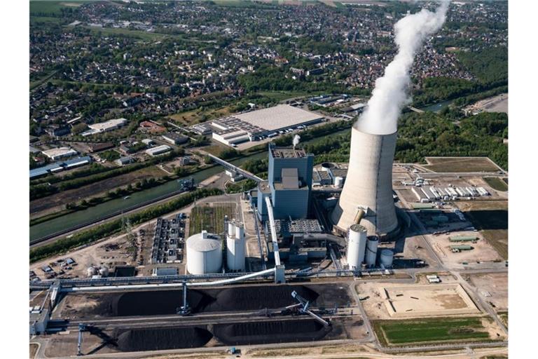 Das Kohlekraft Datteln 4 des Betreibers Uniper. Der Düsseldorfer Energiekonzern hat zu Jahresbeginn deutlich mehr verdient. Foto: Bernd Thissen/dpa