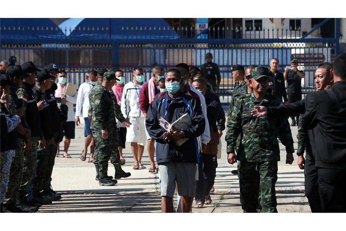 Das Komitee vom Internationalen Roten Kreuz beobachtete die Übergabe.