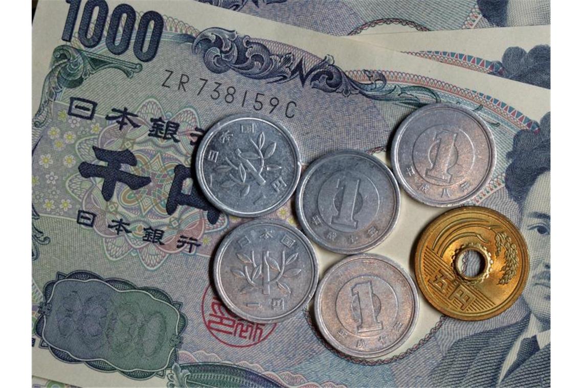 Das Konjunkturpaket umfasst ein Volumen von 108 Billionen Yen (916 Milliarden Euro). Foto: Jens Büttner/dpa-Zentralbild/dpa