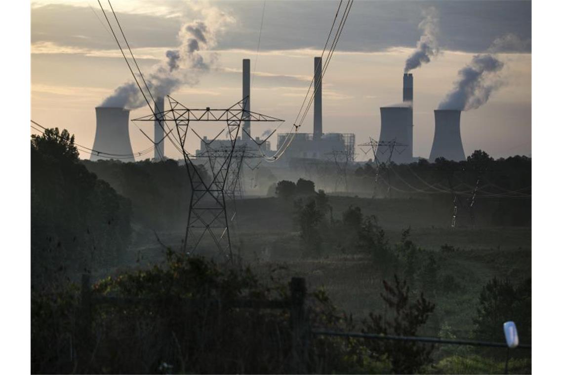 Das Kraftwerk Scherer bei Juliette ist das größte reine Kohlekraftwerk der USA und damit eine der größten CO2-Quellen des Landes. Foto: Branden Camp/AP/dpa