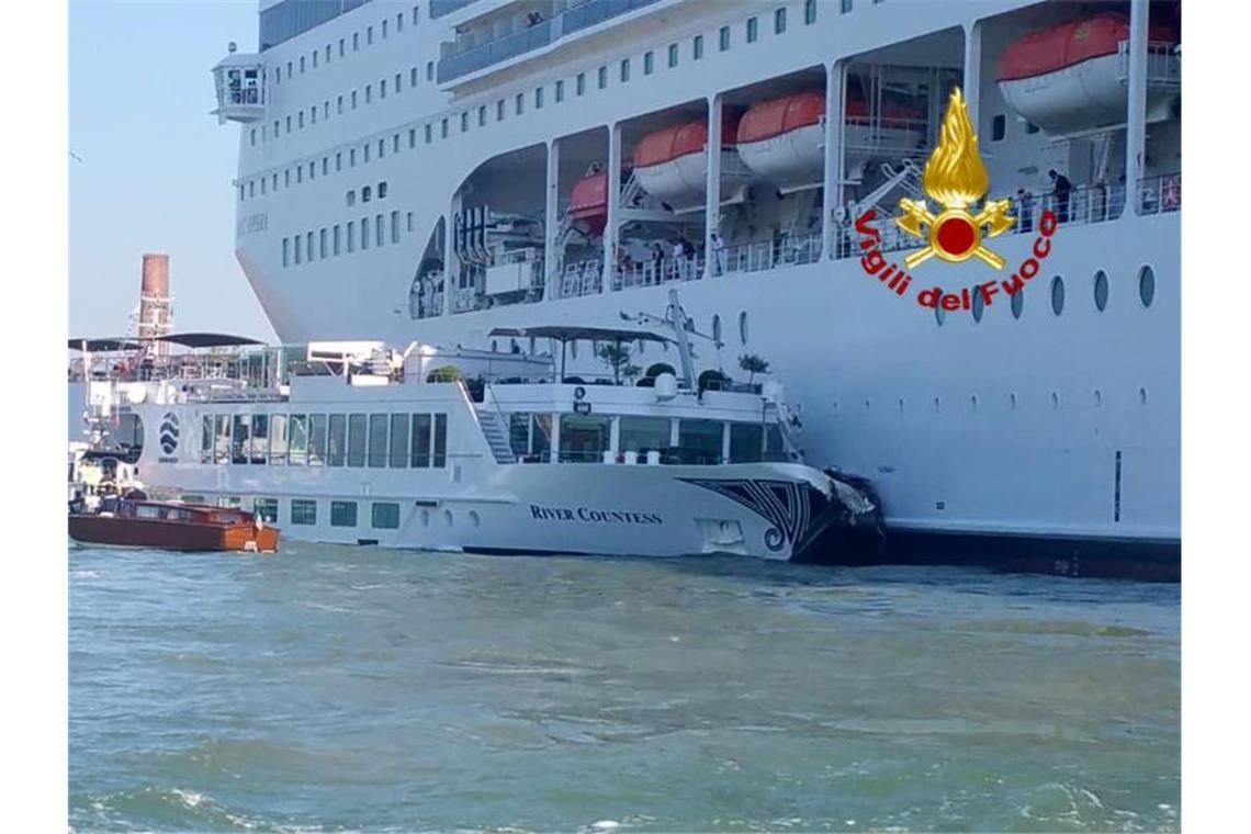 Kreuzfahrtschiff rammt Boot voller Touristen in Venedig