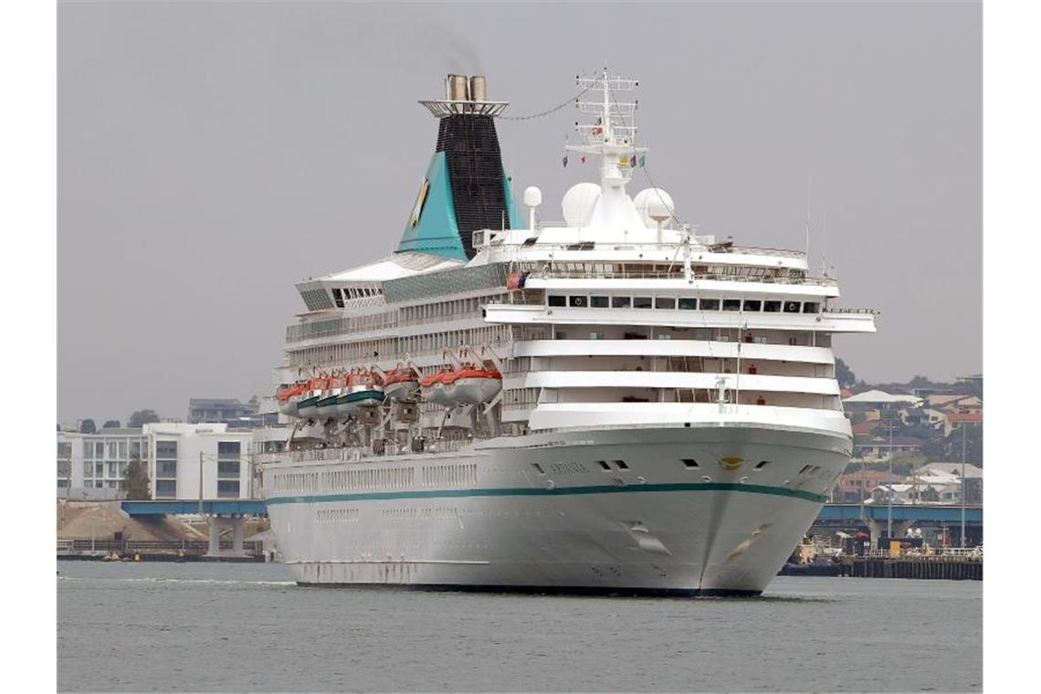 Das Kreuzfahrtschiff MV Artania beim Verlassen des Hafens. Foto: Richard Wainwright/AAP/dpa