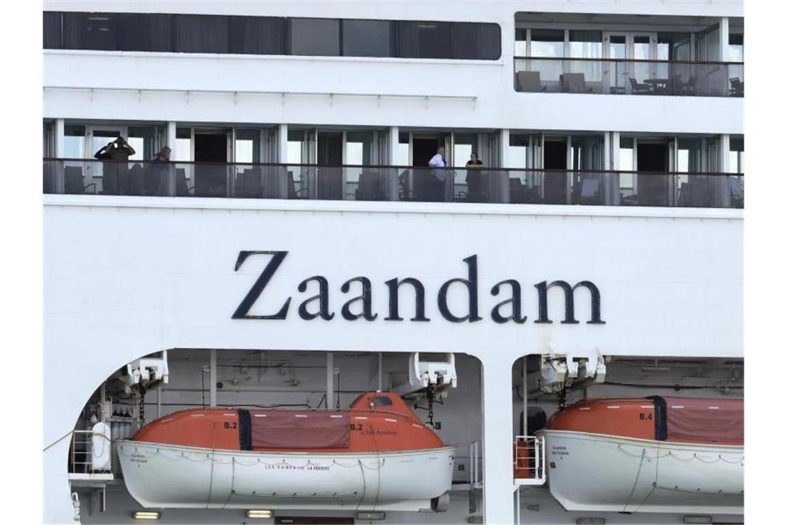 Das Kreuzfahrtschiff „Zaandam“ mit Corona-Infizierten ist weiterhin auf der Suche nach einem Hafen. Foto: Arnulfo Franco/AP/dpa