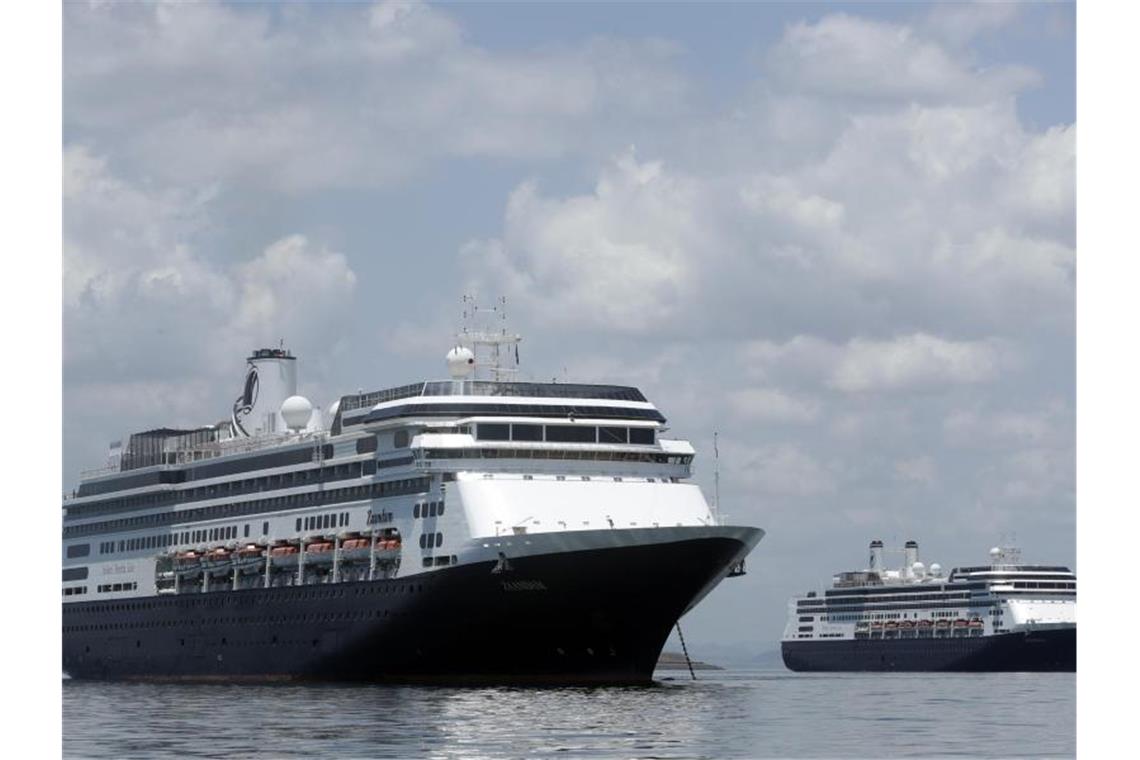 Das Kreuzfahrtschiff „Zaandam“ steht vor der Küste von Panama. Foto: Arnulfo Franco/AP/dpa