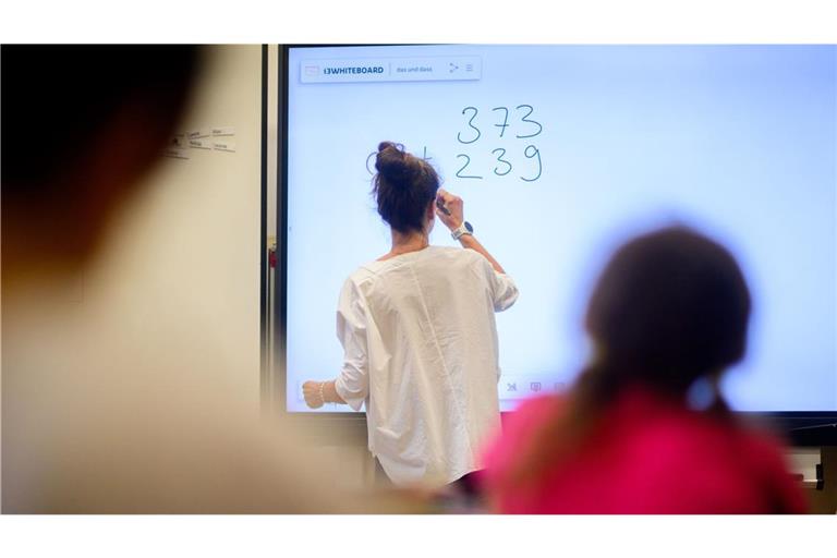 Das Kultusministerium kann deutlich mehr Lehrer einsetzen als bislang gedacht.