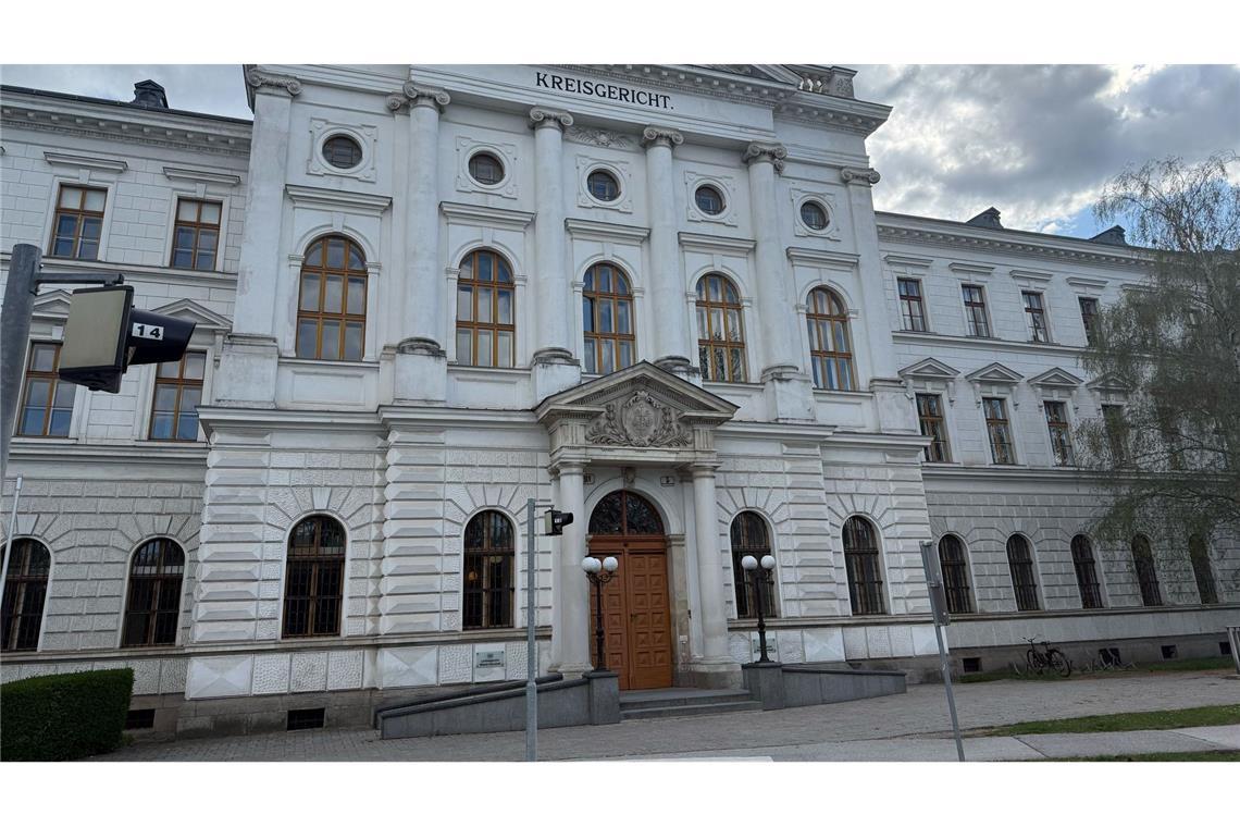 Das Landesgericht Wiener Neustadt ist Schauplatz des Prozesses rund um das mutmaßliche Swift-Attentat.