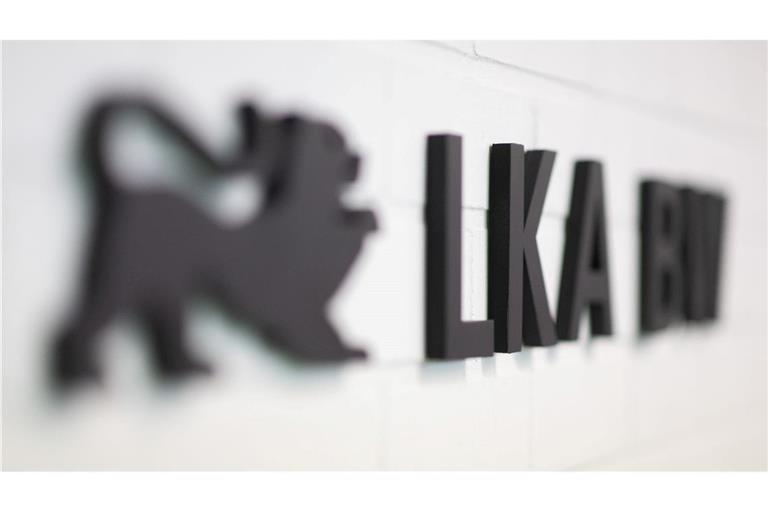 Das Landeskriminalamt Baden-Württemberg hat mit Unterstützung der örtlichen Behörden Wohnungen und Geschäftsräume durchsucht. (Archivbild)