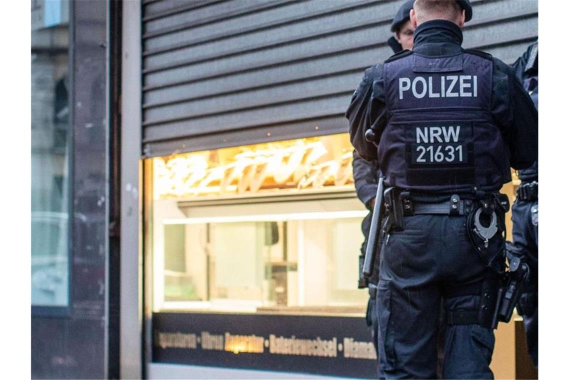 Das Landeskriminalamt Nordrhein-Westfalen und die Staatsanwaltschaft Düsseldorf sind gegen eine „international agierende kriminelle Vereinigung“ vorgegangen. Foto: Christoph Reichwein/dpa
