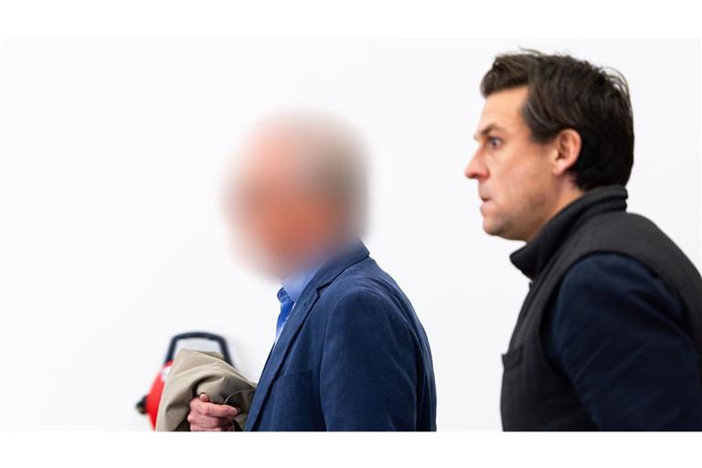 Das Landgericht Braunschweig verhängte für den 69-jährigen Hartmut Ebbing eine Gesamtfreiheitsstrafe von zwei Jahren und zehn Monaten.