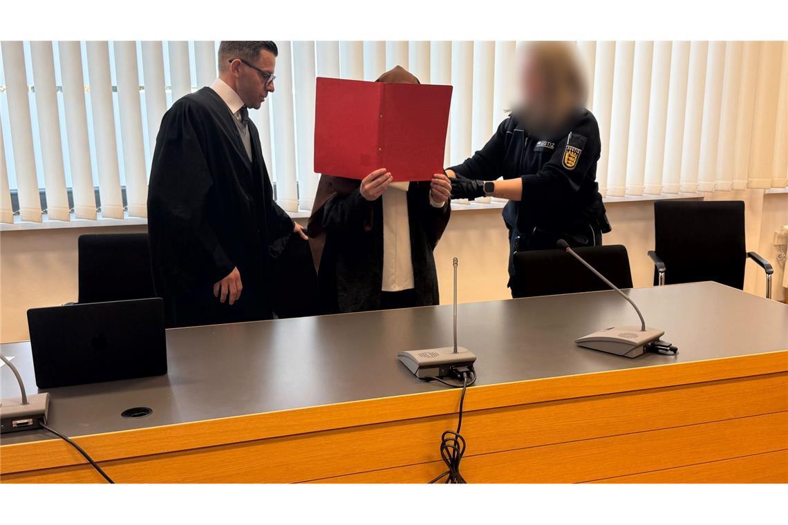 Das Landgericht Heidelberg verurteilte die Frau nun unter anderem wegen gewerbsmäßigen Betrugs und Urkundenfälschung. (Archivbild)