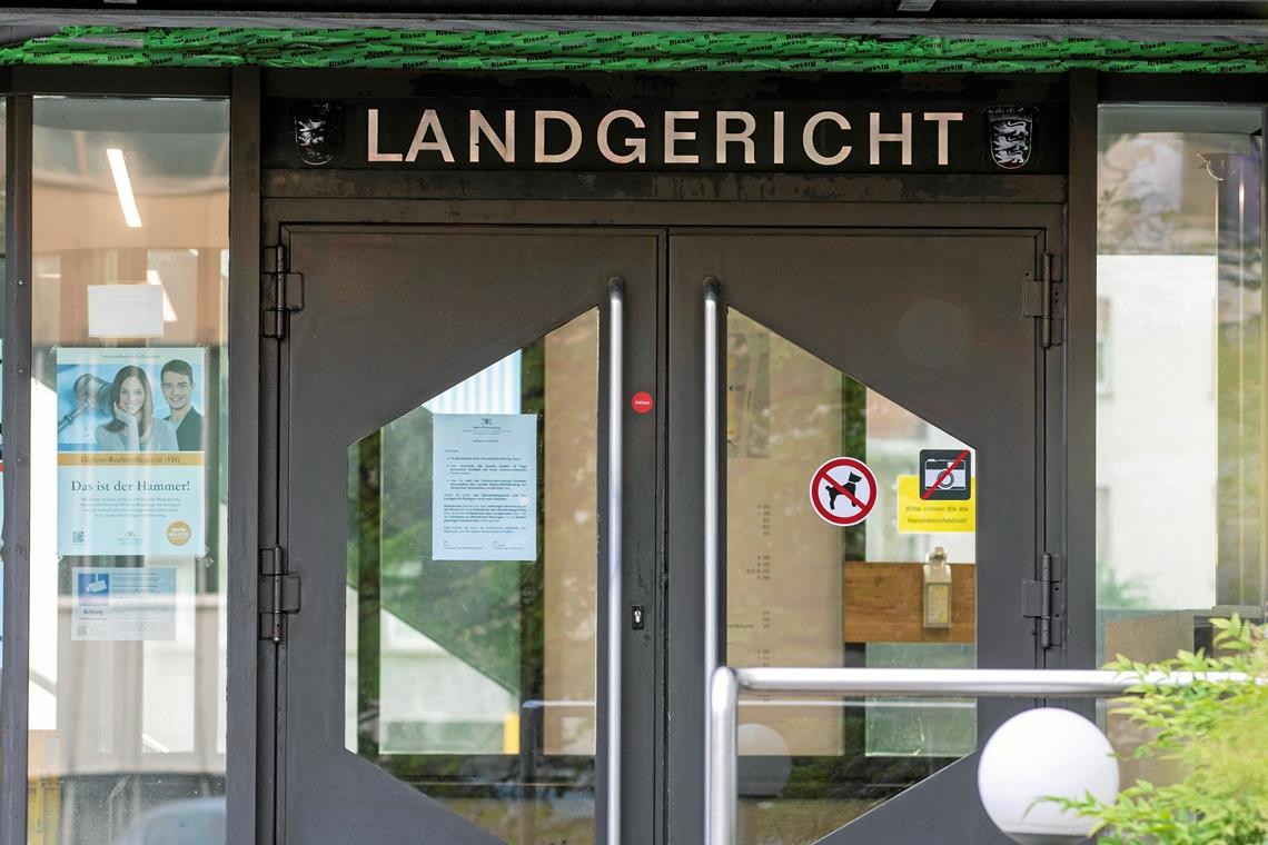 Das Landgericht Stuttgart hat unter anderem angeordnet, dass der Angeklagte zwei Jahre lang mit einem Bewährungshelfer zusammenarbeiten muss. Foto: Alexander Becher