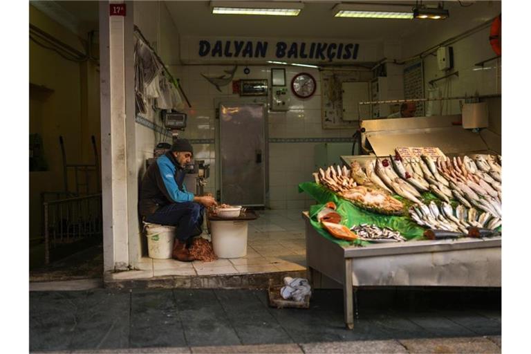 Das Leben in der Türkei wird immer teurer. Foto: Francisco Seco/AP/dpa