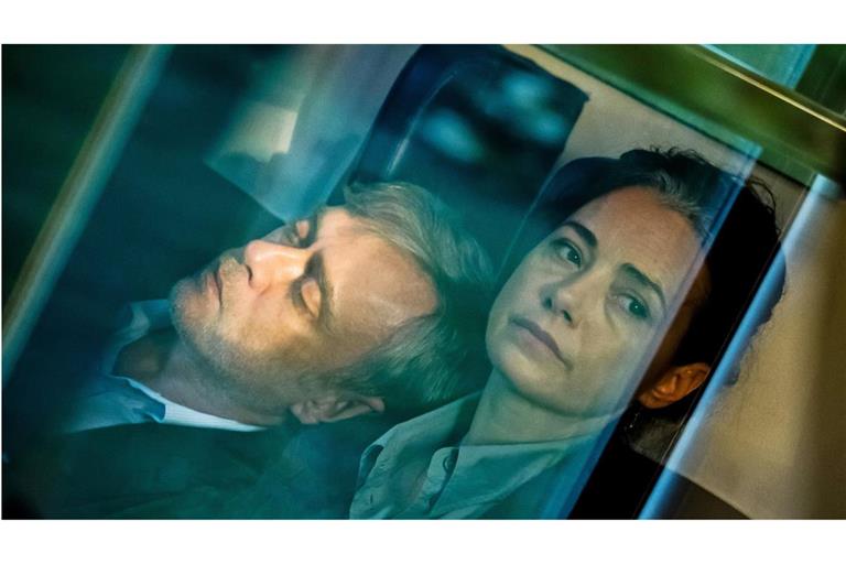 Das Leben zerbröselt: die beiden Film-Hauptfiguren Aziz (Tansu Bicer, l.) und Derya (Oezgue Namal) aus „Gelbe Briefe“