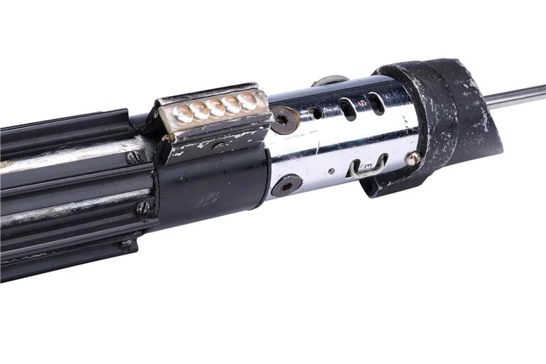 Das legendäre Lichtschwert von "Star Wars"-Bösewicht Darth Vader wird im September in Los Angeles versteigert.