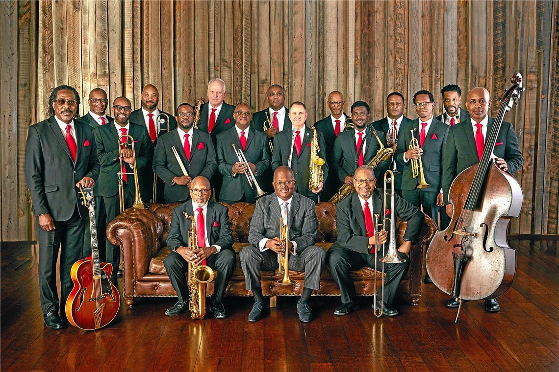 Neues Programm im Backnanger Bürgerhaus Das Legendary Count Basie Orchestra kommt im November ins Backnanger Bürgerhaus, sehr zur Freude von Johannes Ellrott. Foto: Count Basie Orchestra