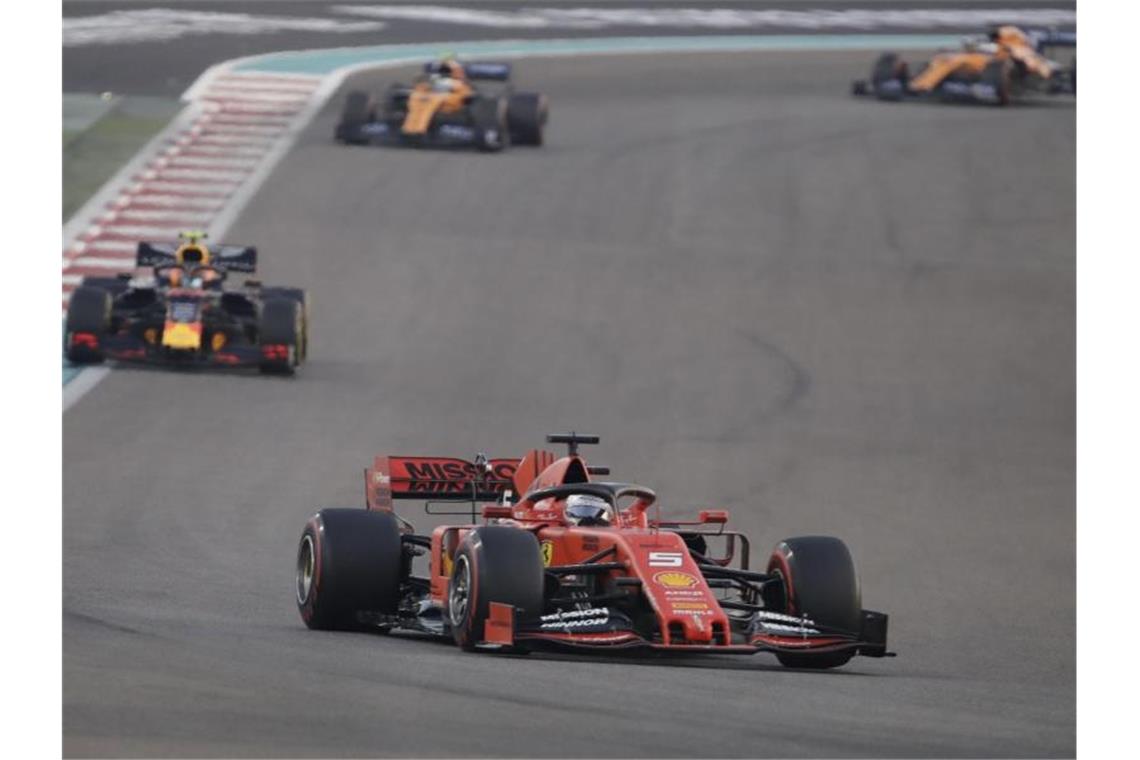 „Muss es besser machen“: Vettel-Frust bei Formel-1-Finale Das letzte Rennen der Saison bringt Sebastian Vettel nur Rang fünf. Foto: Luca Bruno/AP/dpa