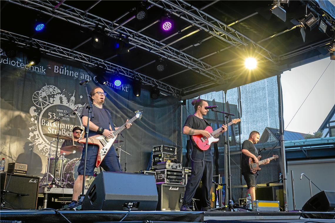 Das liegt sicherlich auch an der musikalischen Untermalung - hielt spielt die Ba...