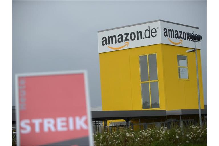 Das Logistik-Zentrum von Amazon in Bad Hersfeld wird bestreikt. Foto: Uwe Zucchi/dpa