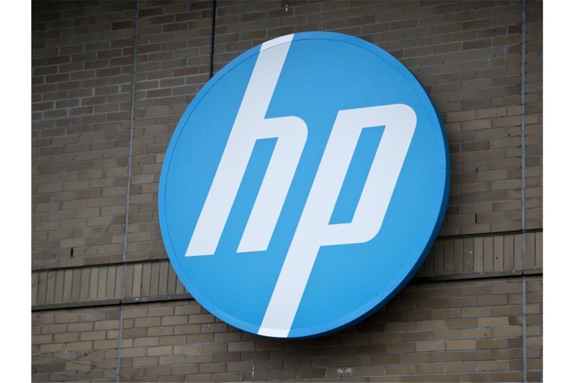 Das Logo der Computerfirma Hewlett-Packard ist an der Geschäftsstelle in Böblingen zu sehen. Foto: Daniel Naupold/dpa