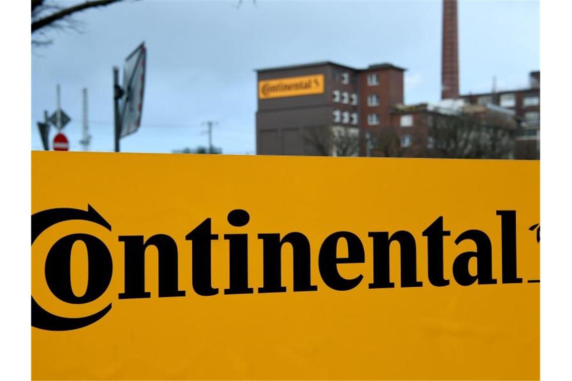 Das Logo der Continental AG steht an der Hauptverwaltung der Continental AG. Foto: Holger Hollemann/dpa/Archiv