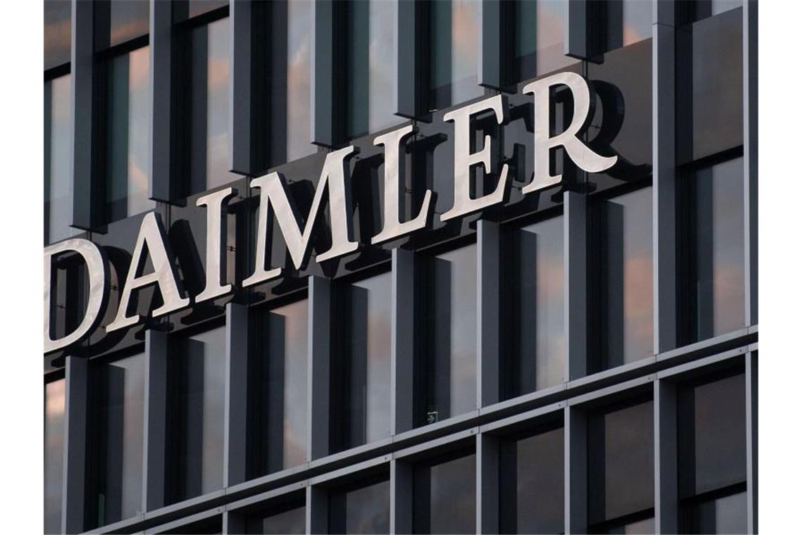 Daimler steigert Gewinn trotz Verkaufseinbruchs
