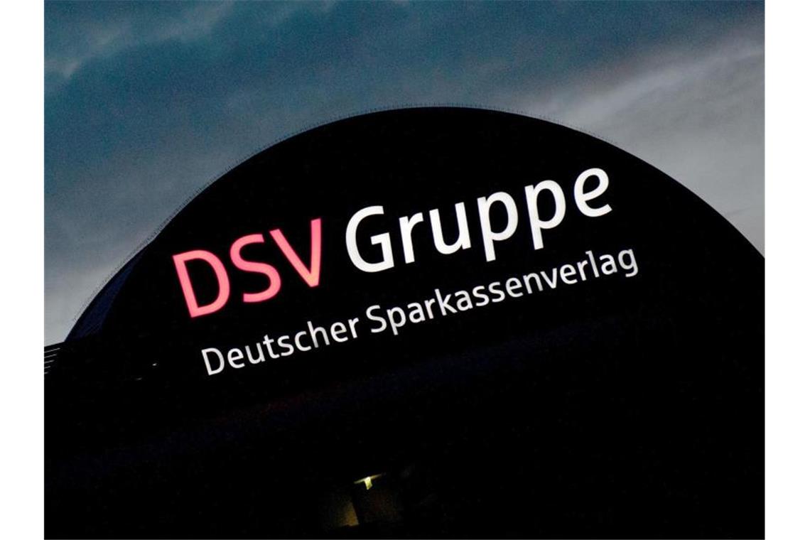 Das Logo der DSV Gruppe Deutscher Sparkassenverlag. Foto: Marijan Murat/Archivbild