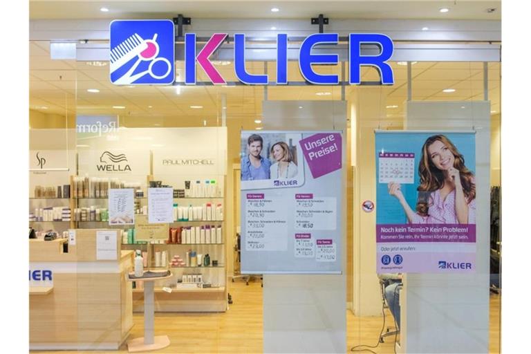 Das Logo der Friseurkette Klier an einer Filiale in Garbsen. Foto: Ole Spata/dpa