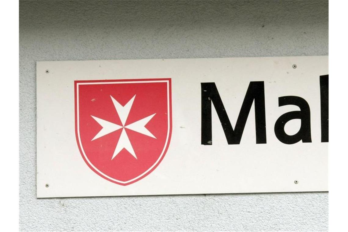 Das Logo der Malteser ist zu sehen. Foto: Patrick Seeger/dpa/Symbolbild