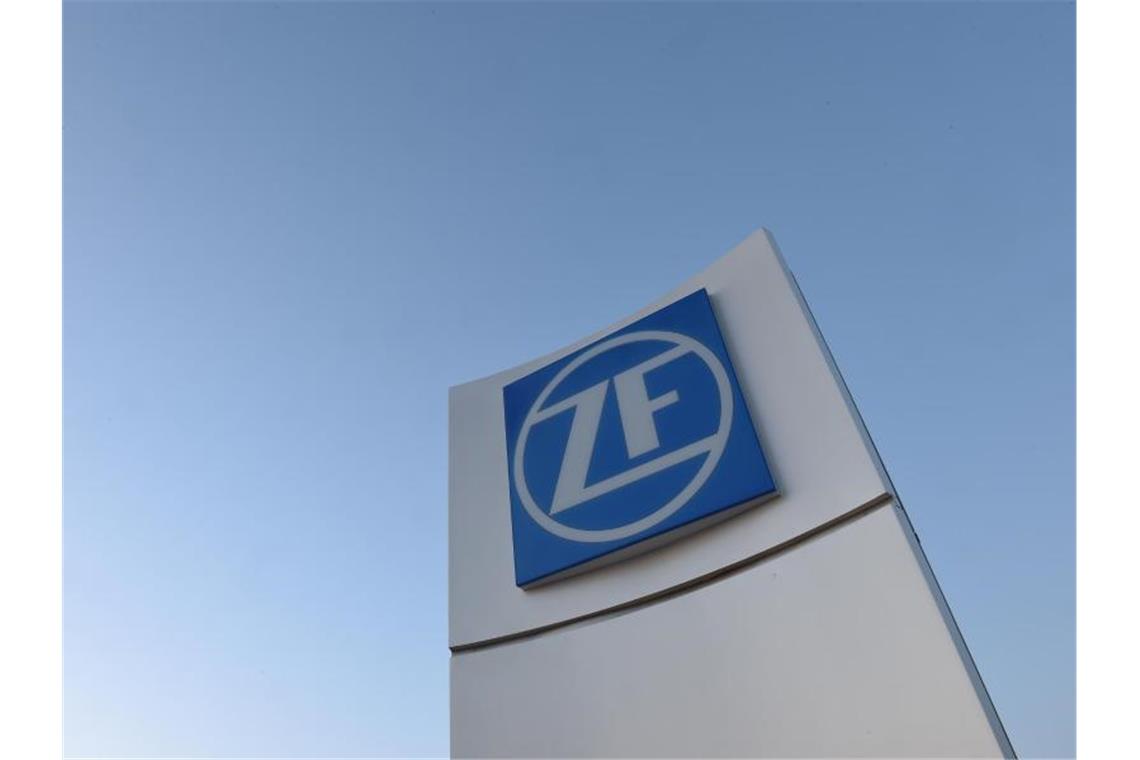 Das Logo der ZF Friedrichshafen AG. Foto: Felix Kästle/Archivbild