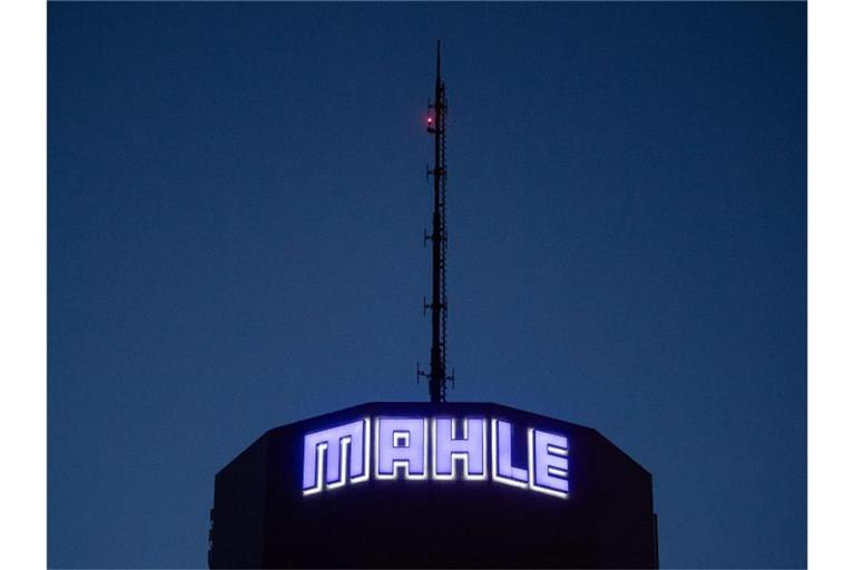 Das Logo des Automobilzulieferers Mahle. Foto: Marijan Murat/Archivbild
