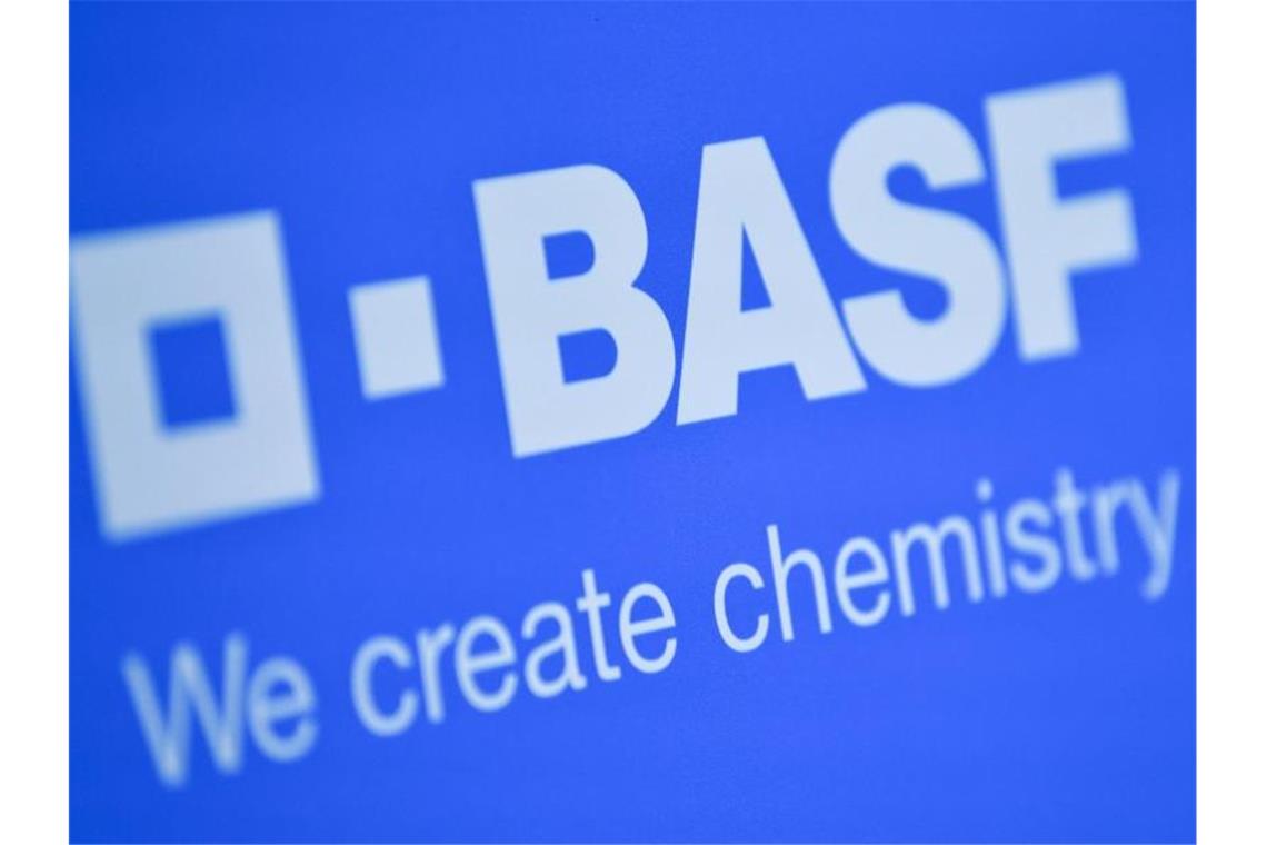 Das Logo des Chemiekonzerns BASF. Foto: Uwe Anspach/dpa
