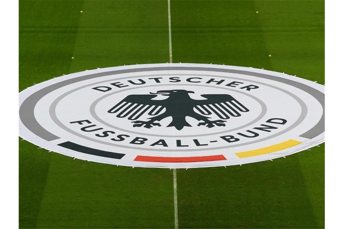 Das Logo des DFB. Foto: Hendrik Schmidt/dpa/Symbolbild