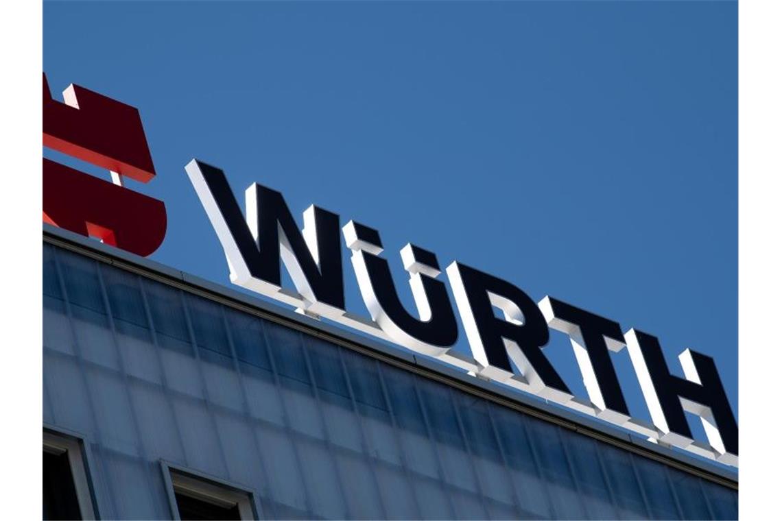 Das Logo des Handelskonzerns Würth steht auf einem Betriebsgebäude in der Zentrale in Künzelsau. Foto: Fabian Sommer/dpa