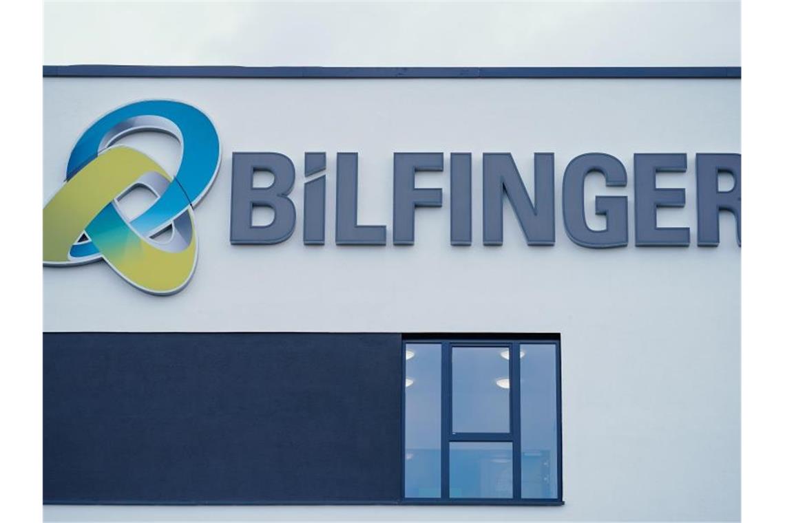 Das Logo des Industriedienstleisters Bilfinger. Foto: Uwe Anspach/dpa/Archivbild