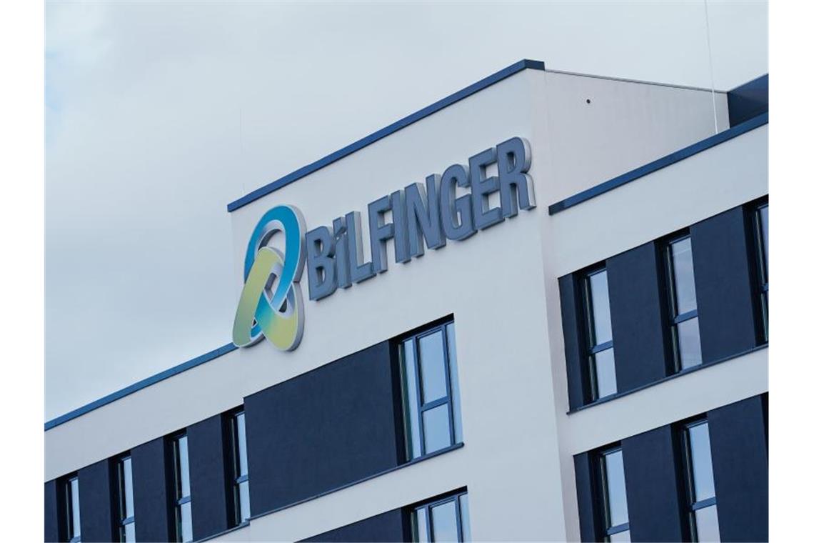 Das Logo des Industriedienstleisters Bilfinger. Foto: Uwe Anspach/dpa/Archivbild