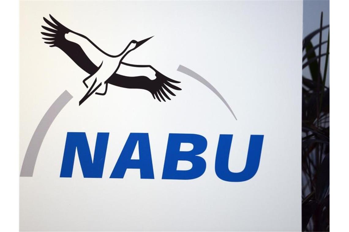 Das Logo des Naturschutzbundes (NABU). Foto: Jens Kalaene/dpa-Zentralbild/dpa/Archivbild