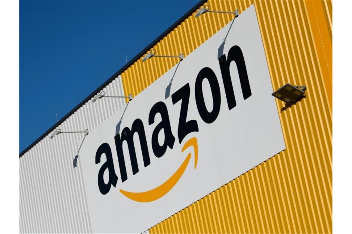 Amazon prüft Bau eines Verteilzentrums in Sindelfingen Das Logo des Online-Händlers Amazon. Foto: Ina Fassbender/dpa/Archiv