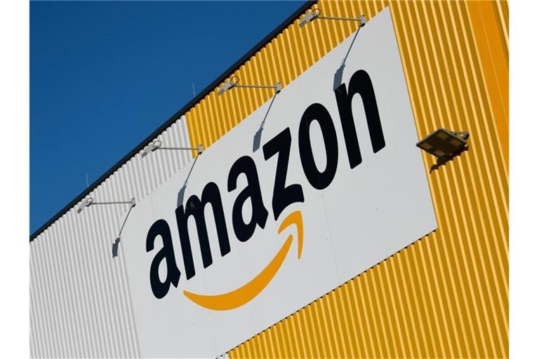 Das Logo des Online-Händlers Amazon. Foto: Ina Fassbender/dpa/Archiv