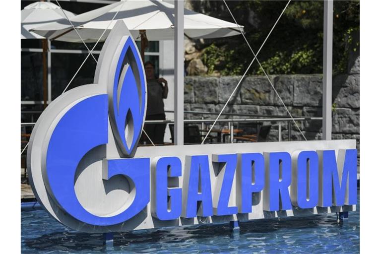 Das Logo des russischen Energielieferanten „Gazprom“ in Rust. Foto: Patrick Seeger/dpa