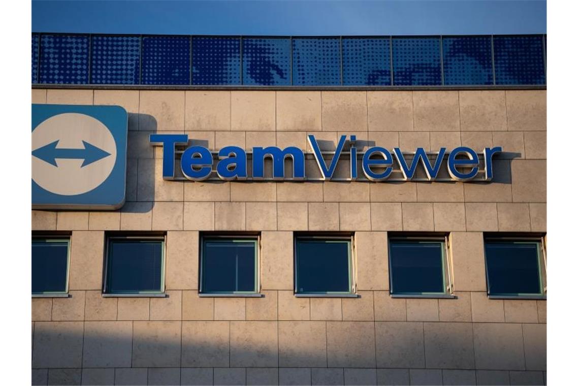 Teamviewer mit größtem Tech-Börsengang seit Dotcom-Boom Das Logo des Software-Herstellers Teamviewer ist am Hauptsitz angebracht. Foto: Sebastian Gollnow/Archivbild